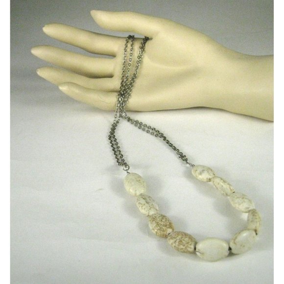 Necklace String Strand White Stone Magnesite Beads 21 Inch Silvertone Chain - Picture 6 of 9
